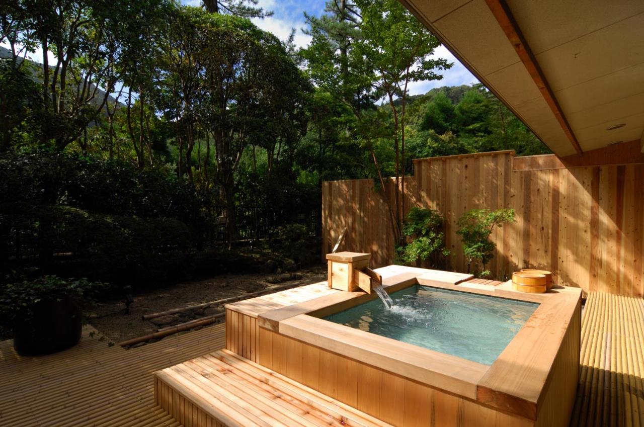Oku Yugawara Sansuirou Hotel Exterior foto